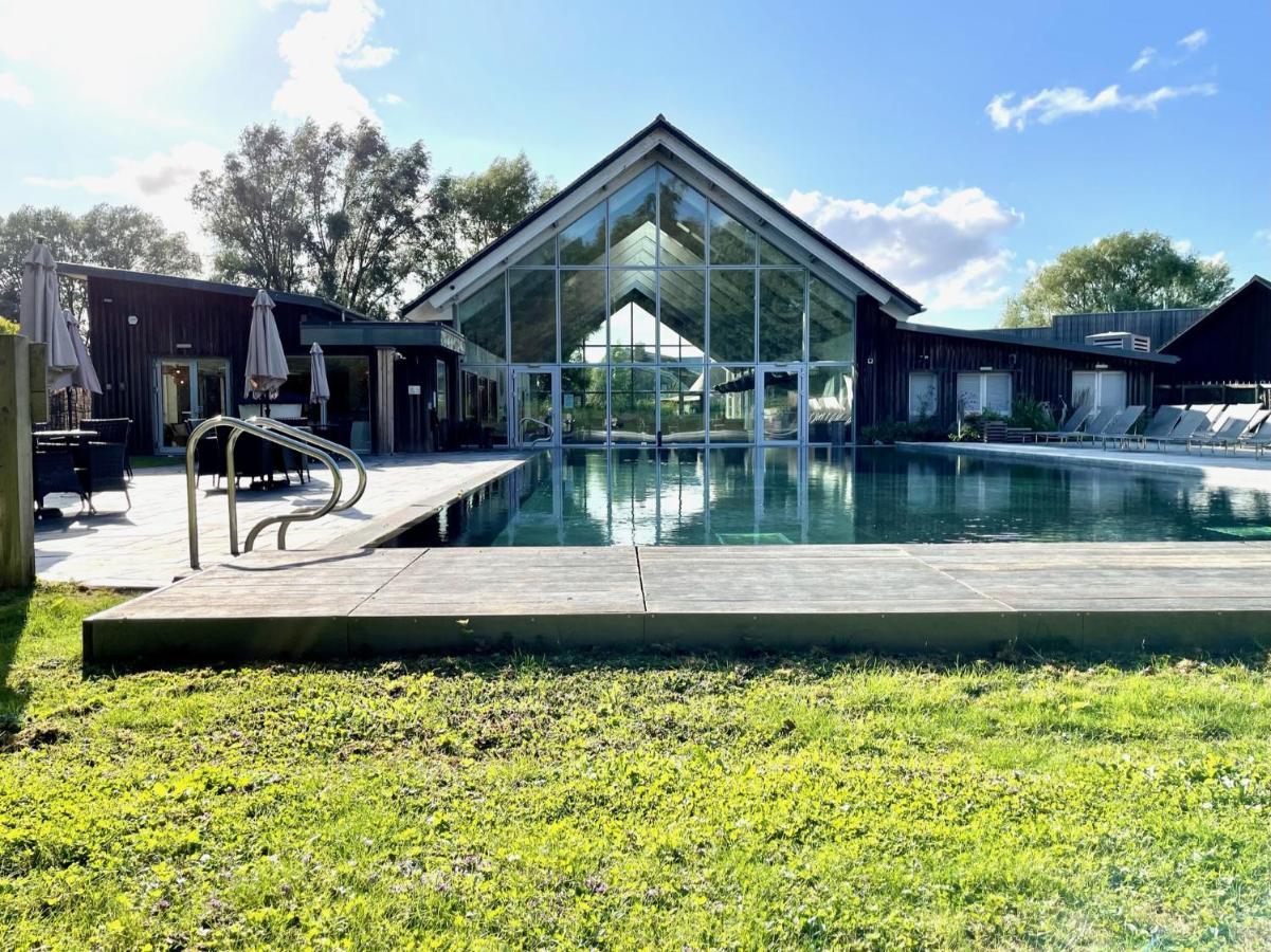 Cosy Cotswold Lodge By Your Home Here - Summer Sale For 3 Plus Nights - Ideal For Families With Log-Burner, Spa, Private Parking And Heated Swimming Pools Ashton Keynes Экстерьер фото