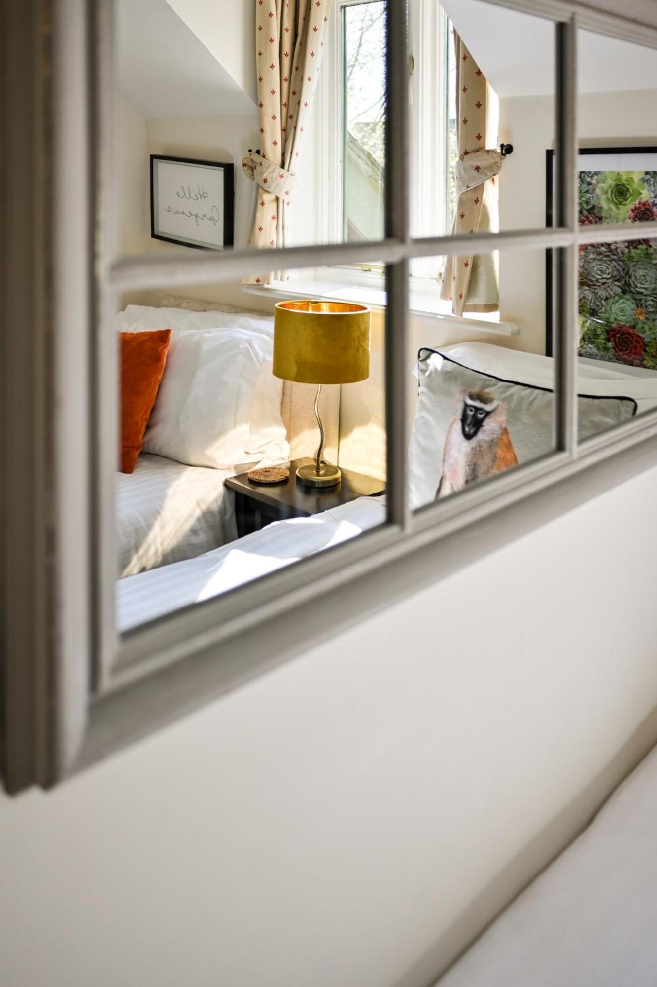 Cosy Cotswold Lodge By Your Home Here - Summer Sale For 3 Plus Nights - Ideal For Families With Log-Burner, Spa, Private Parking And Heated Swimming Pools Ashton Keynes Экстерьер фото