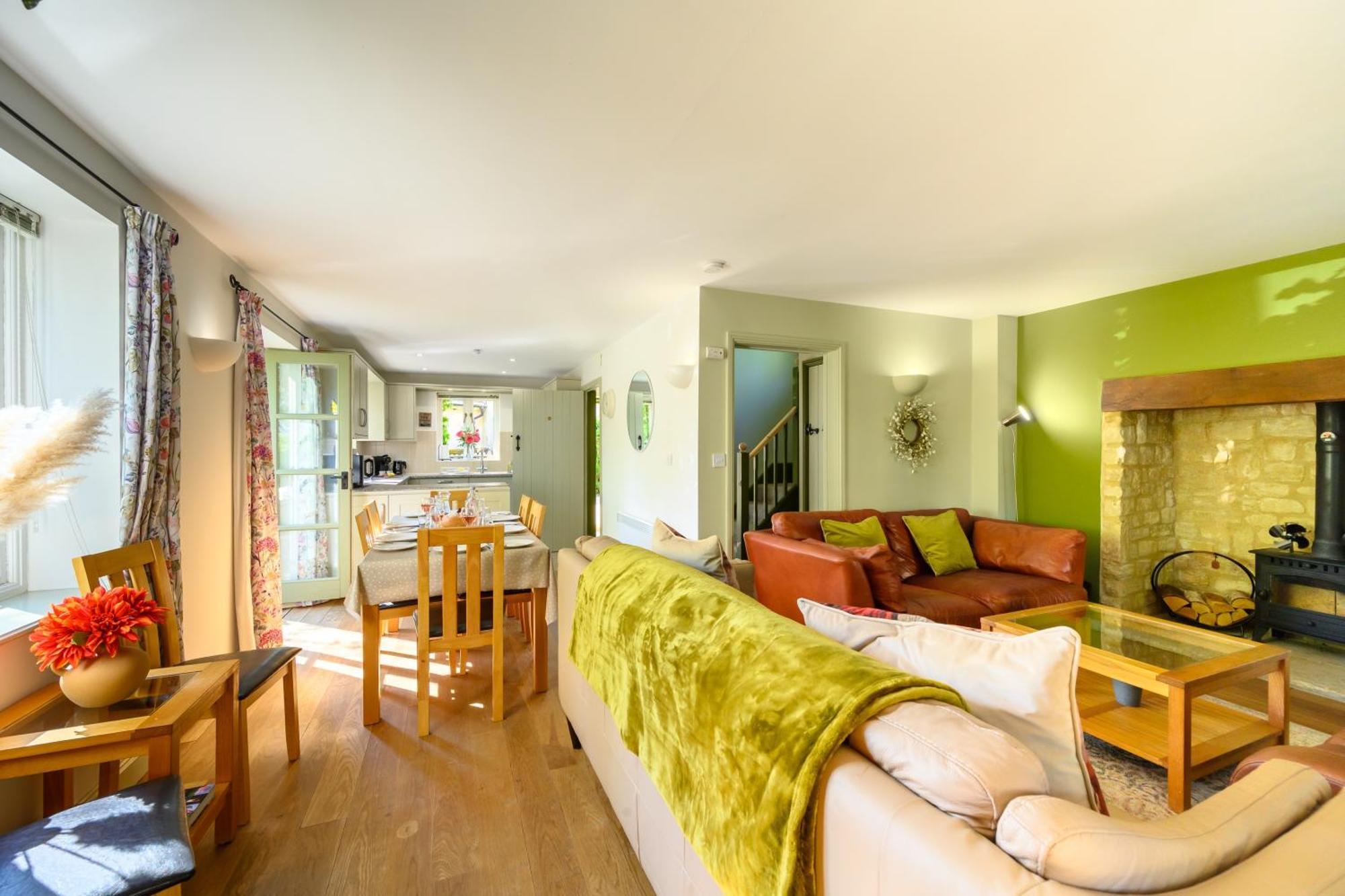 Cosy Cotswold Lodge By Your Home Here - Summer Sale For 3 Plus Nights - Ideal For Families With Log-Burner, Spa, Private Parking And Heated Swimming Pools Ashton Keynes Экстерьер фото